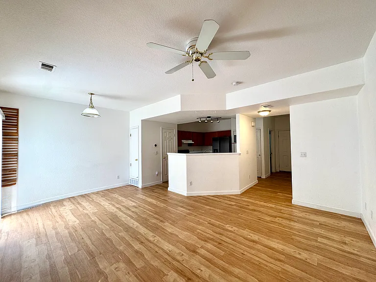 Living room/ dinning area