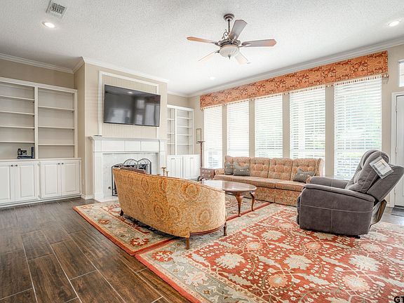 4th image of 4008 Lazy Creek Dr