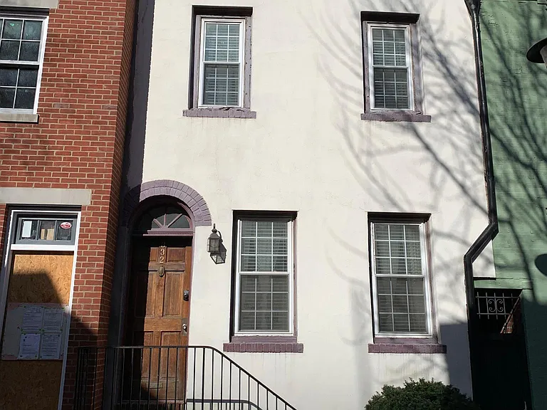 332 S Hicks St — Photo 1