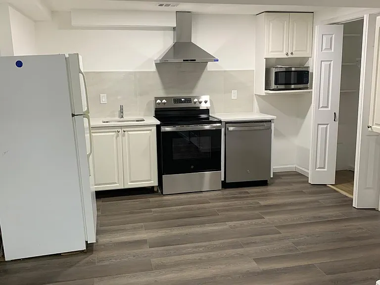 4807 Poplar Dr — Photo 6
