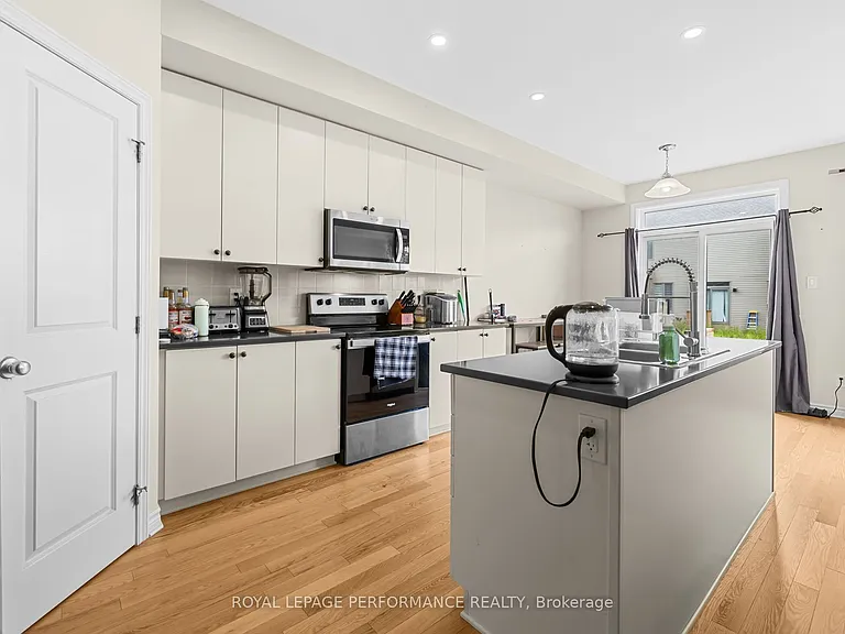 709 Namur St — Photo 5