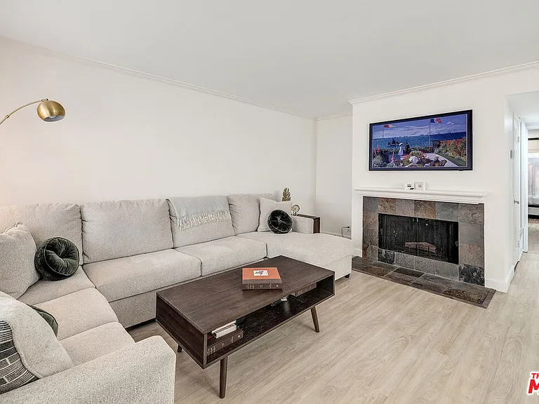24510 Park St — Photo 2
