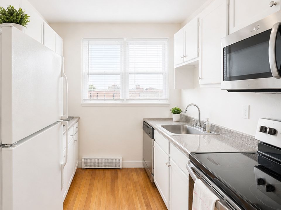1st image of 402C Highland Ave #45