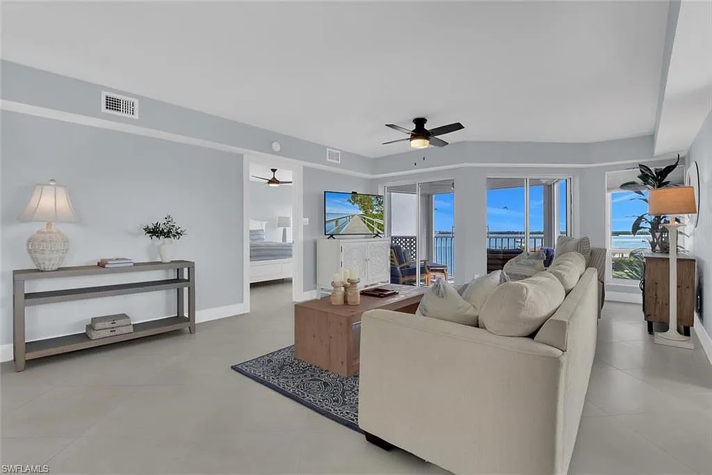 2 bed, 2.0 bath, 1396 sqft, $9,000 — Photo 3