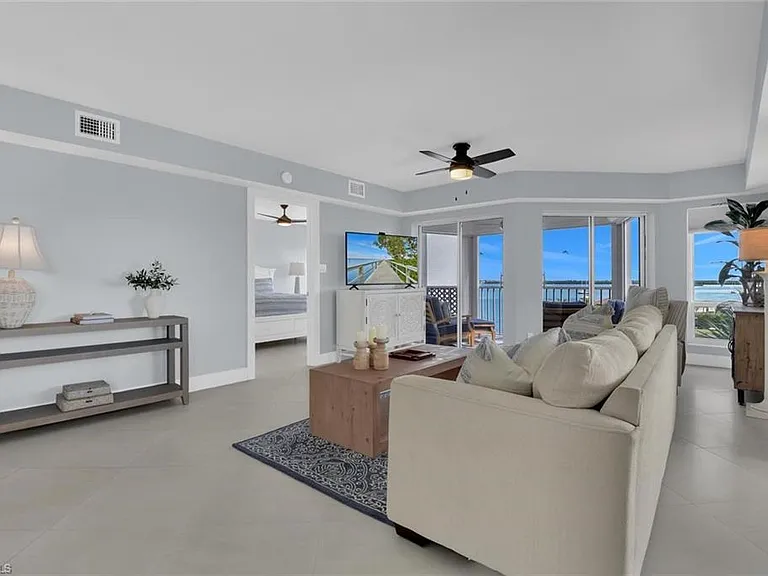 991 N Barfield Dr #401 — Photo 3