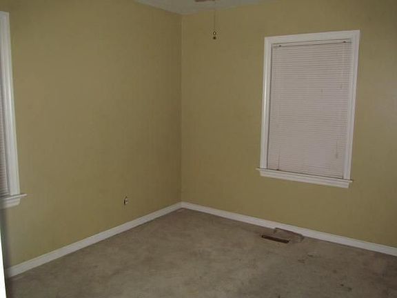 4th image of 165 De Smet Dr