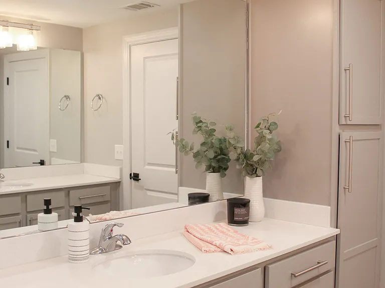 501 Howard St — Photo 9