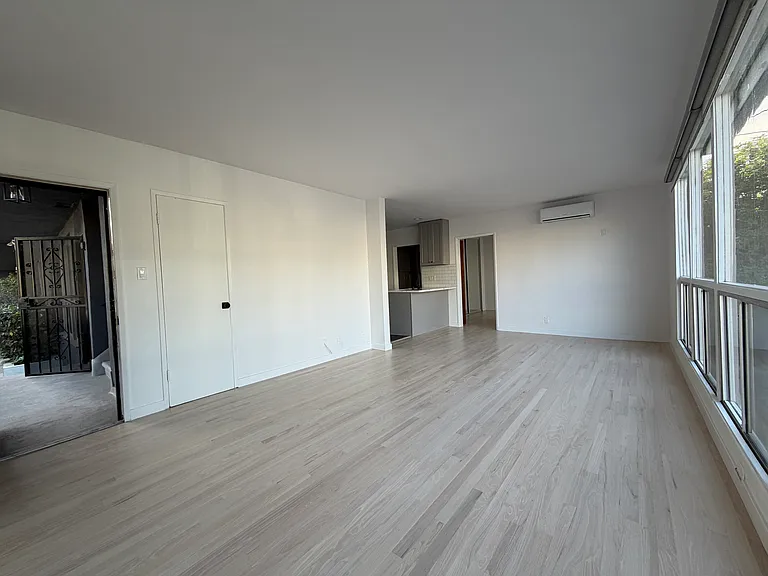 1926 N Vista Del Mar Ave #1 — Photo 8