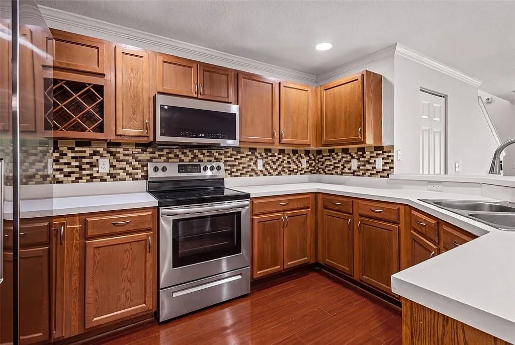 3 bed, 2.5 bath, 1573 sqft, $2,200 — Photo 3