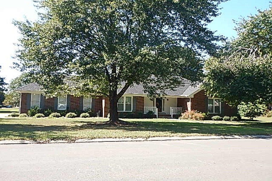 1st image of 3027 Regency Park Dr