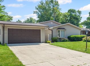 2306 Winchester Dr, Champaign, IL 61821