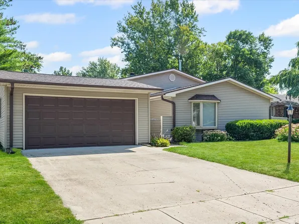 2306 Winchester Dr, Champaign, IL 61821