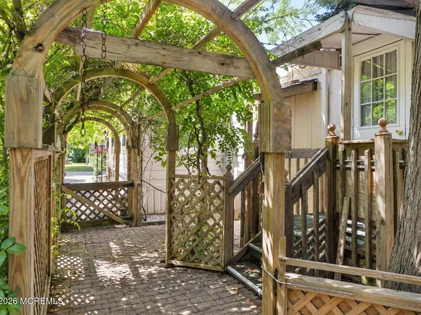 16 Martin Drive, Whiting, NJ 08759