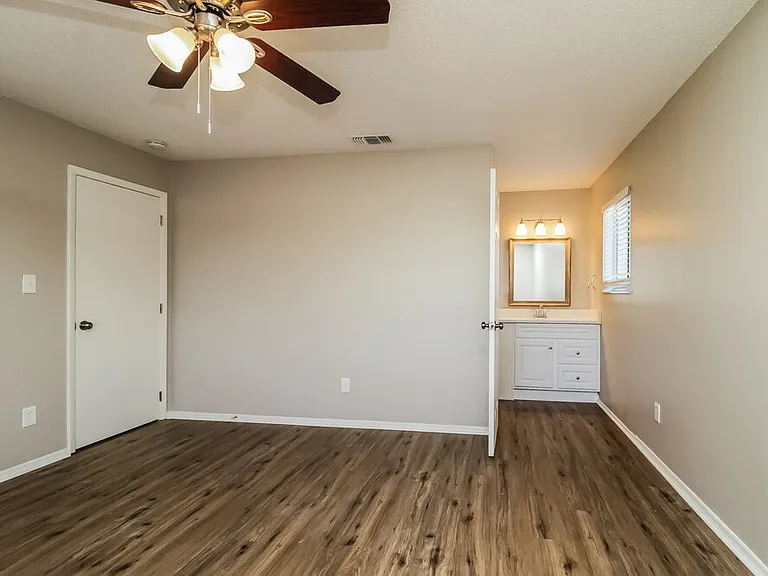1533 Colony Ave — Photo 9