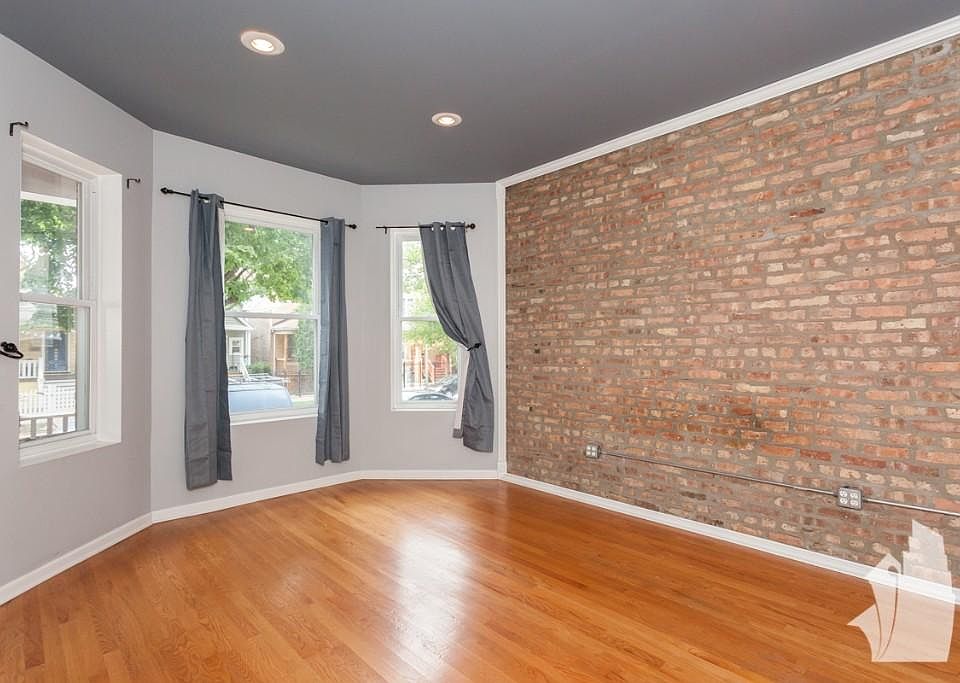 1st image of 2821 N Whipple St #1