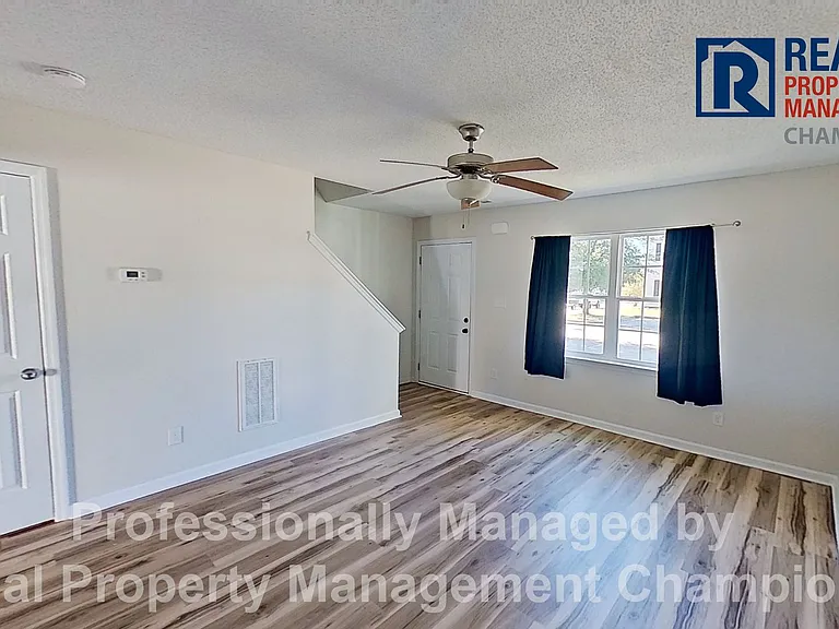 1002 Banister Loop — Photo 4