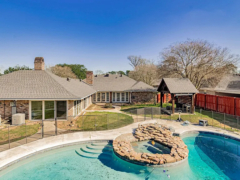 4204 Pine Park Dr — Photo 4