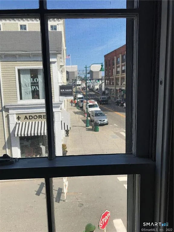 2 bed, 1.0 bath, 1200 sqft, $2,100 — Photo 2