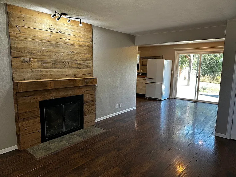 636 West Thornton Lake Dr NW — Photo 4