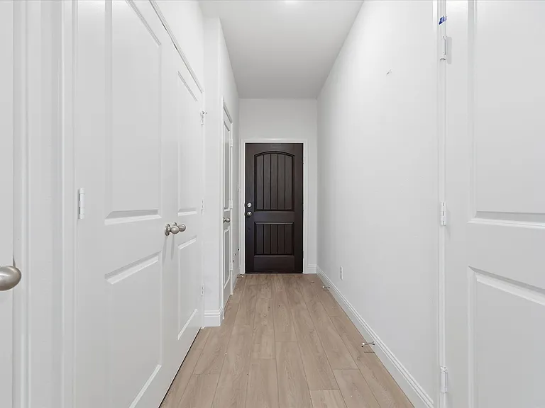 186 Balboa Ln — Photo 2