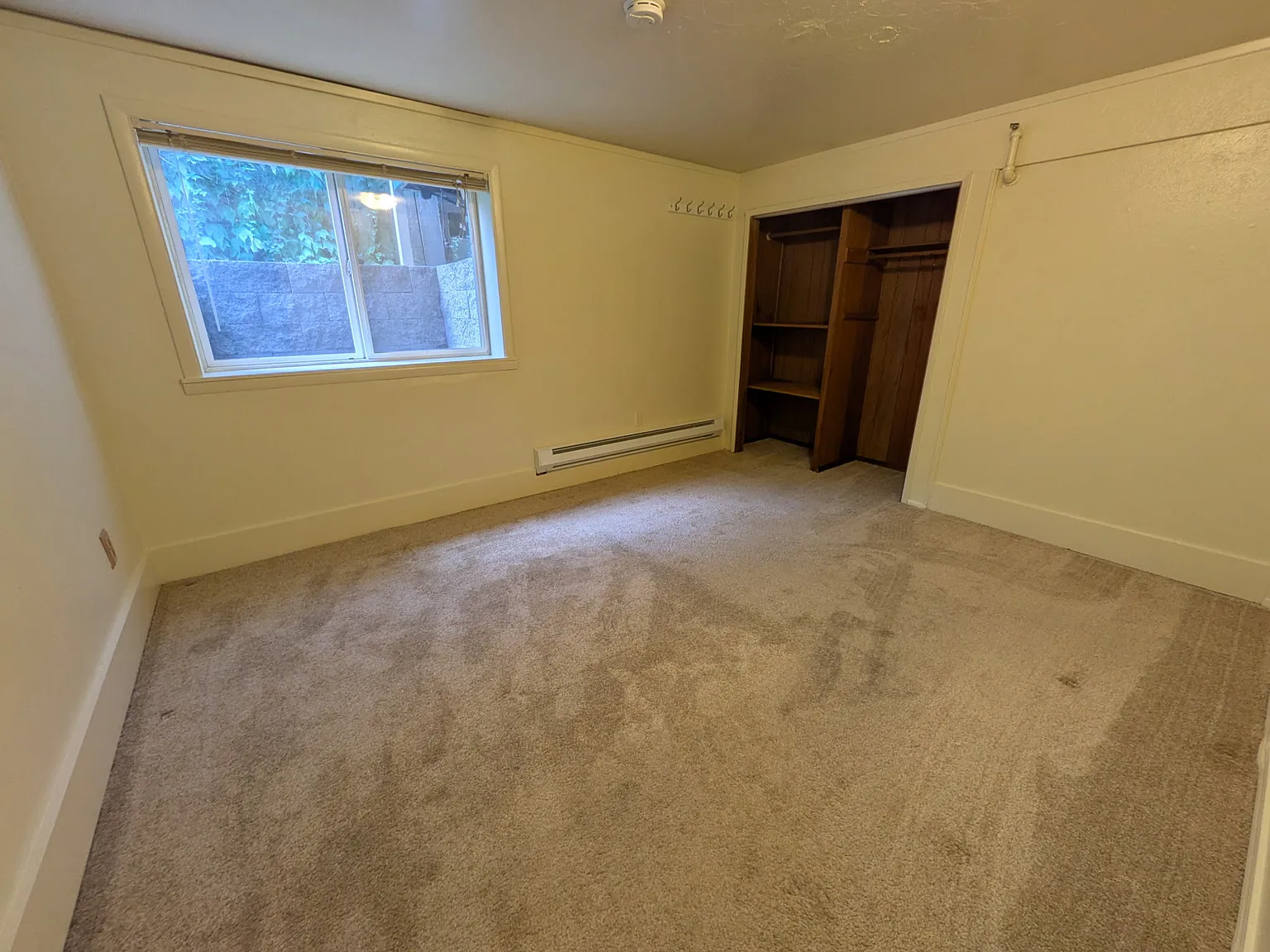 3 bed, 1000 sqft, $2,200 — Photo 3