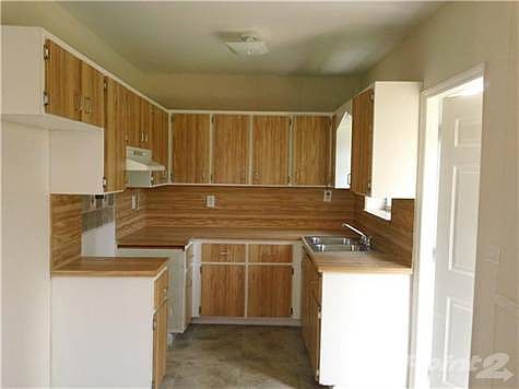 5th image of 66 NE 172nd St