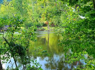 S Emerald Isle, Alderson, WV 24910