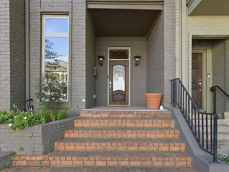 7535 Olympia Dr — Photo 3