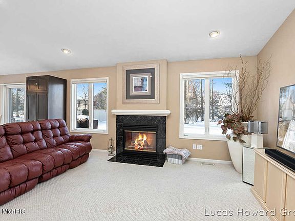 3rd image of 2498 Golfbury Dr SW