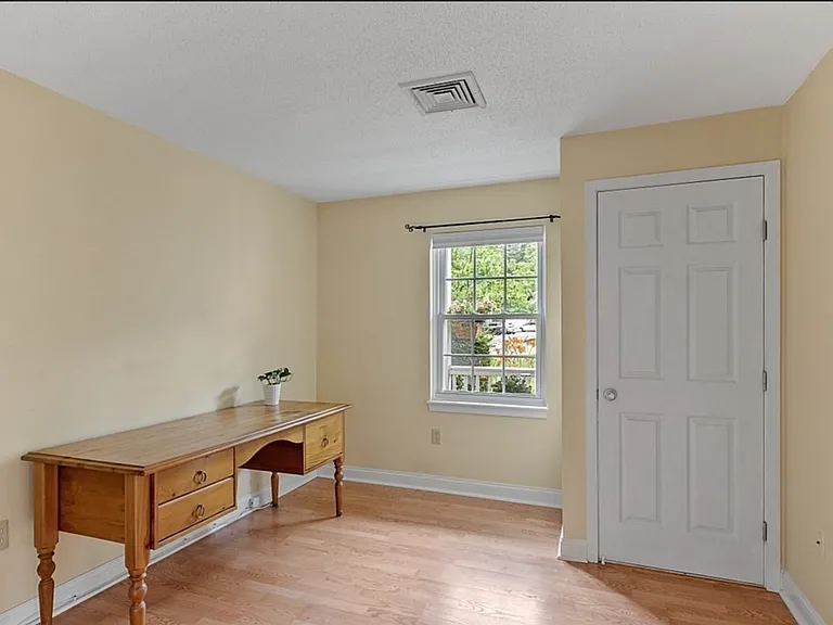 650 Brookside Dr #D — Photo 20