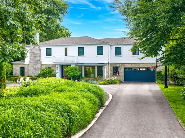 911 Oak Dr, Glencoe, IL 60022