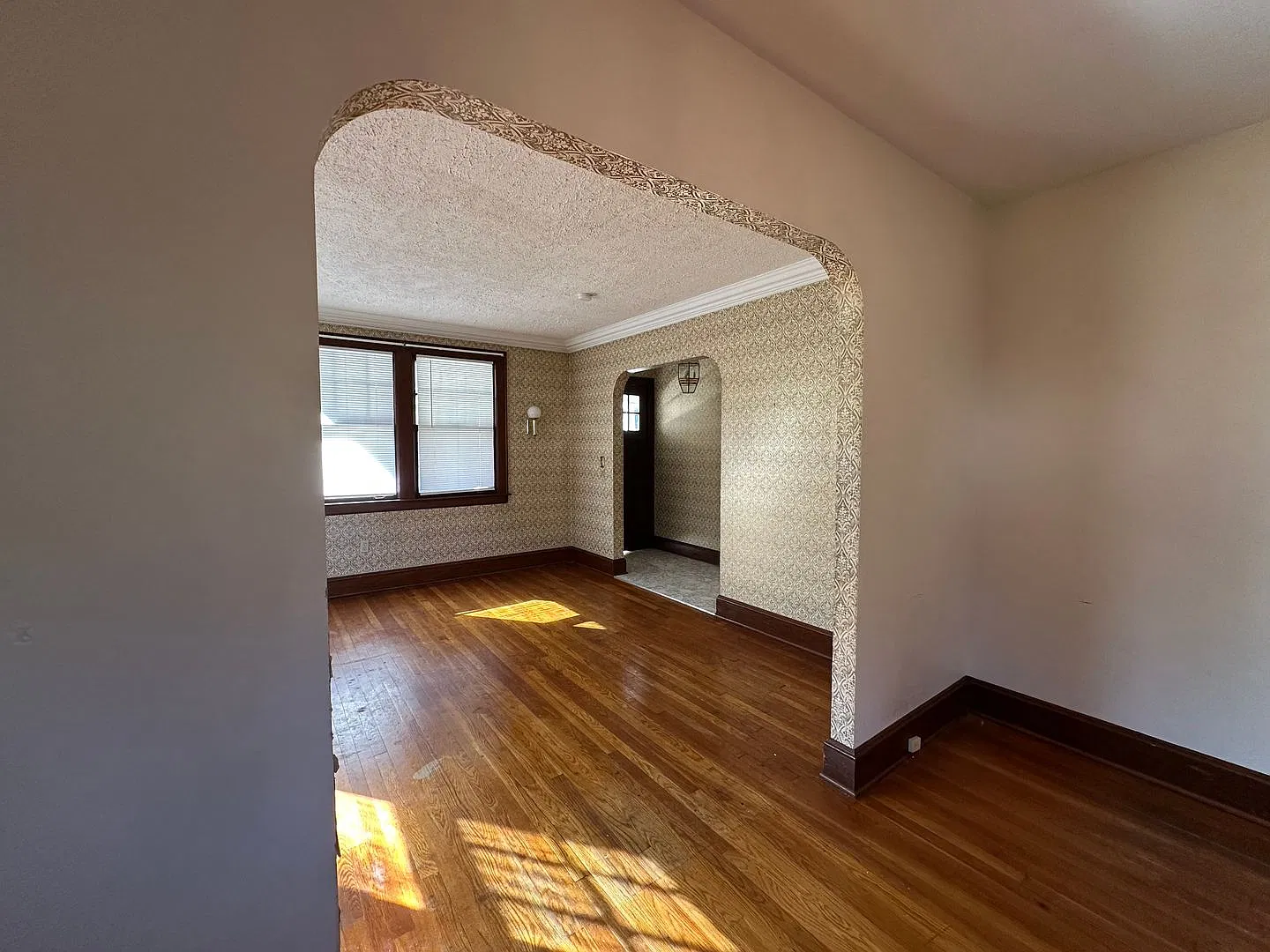 10 Erin Street — Photo 3