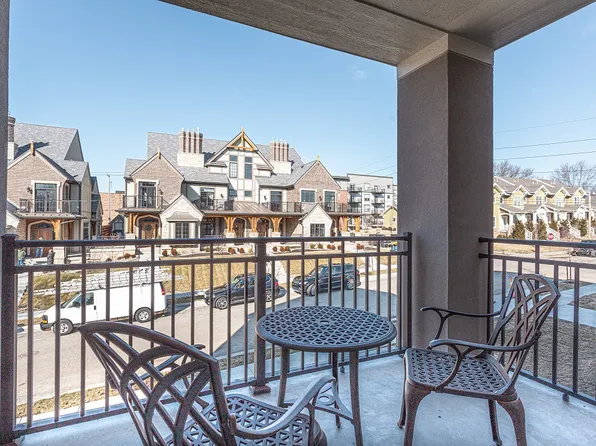 Legacy Crown Point, 4505 Summit St APT 2A, Kansas City, MO 64111