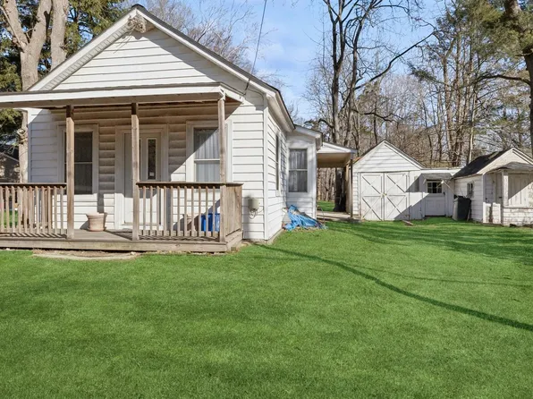 807 Meadow Road, Smithtown, NY 11787