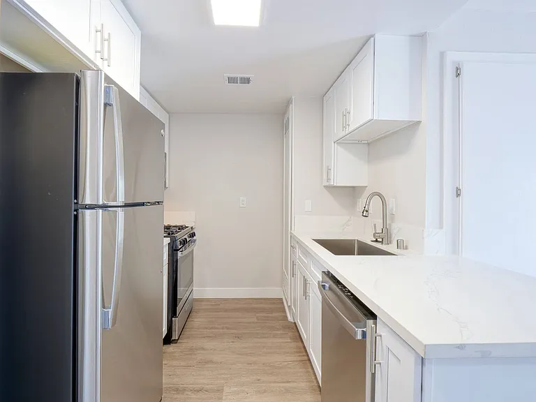 11208 S Western Ave — Photo 35