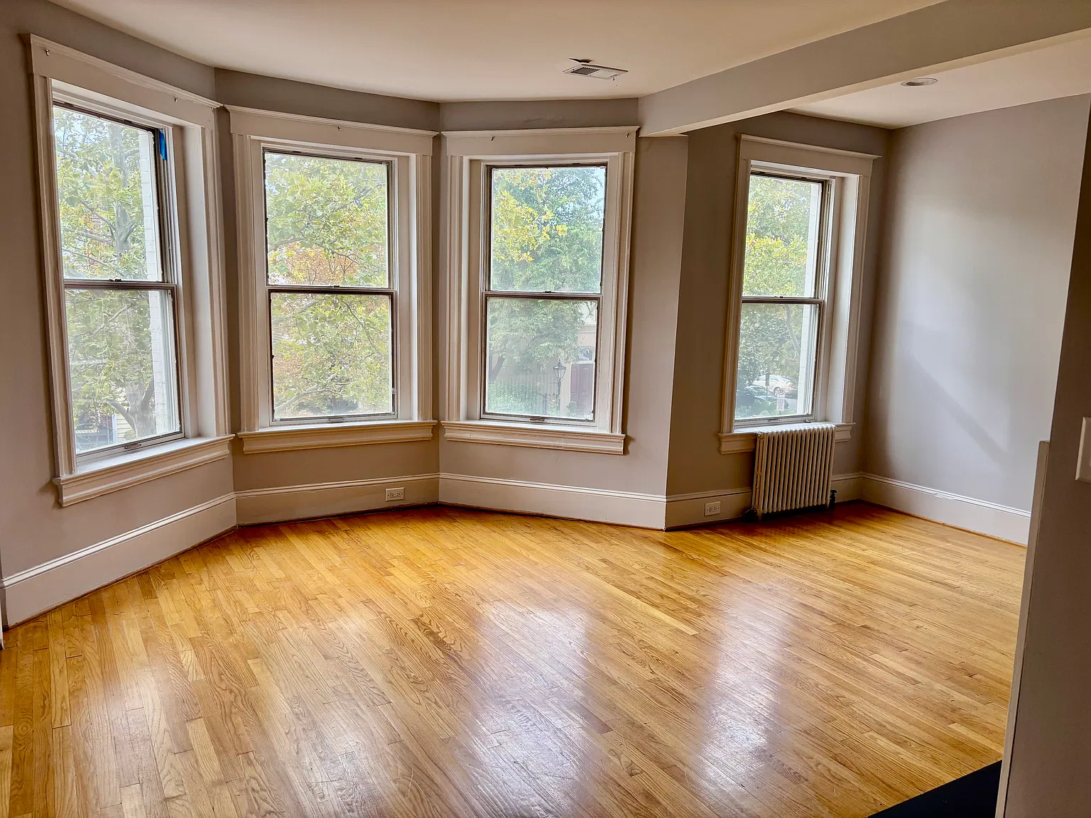 3 bed, 2274 sqft, $5,300 — Photo 3