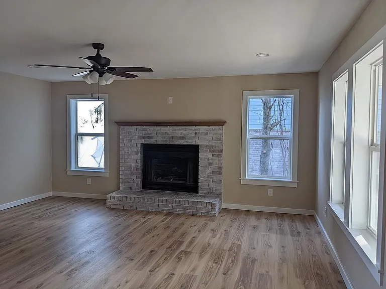 558 N Highland Ave — Photo 17
