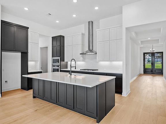 Huntley II C kitchen