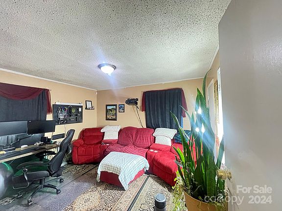 2nd image of 1020 Sycamore Ave