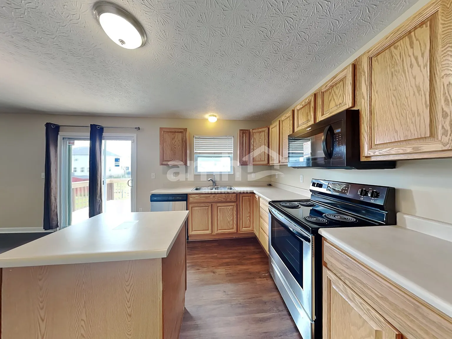 4 bed, 2.5 bath, 1980 sqft, $2,570 — Photo 3