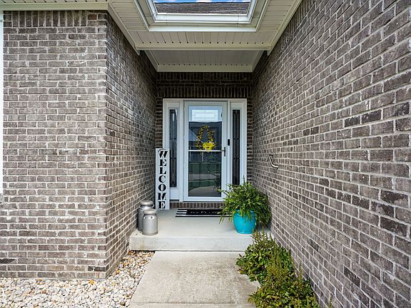 4th image of 1989 Sophia Ln
