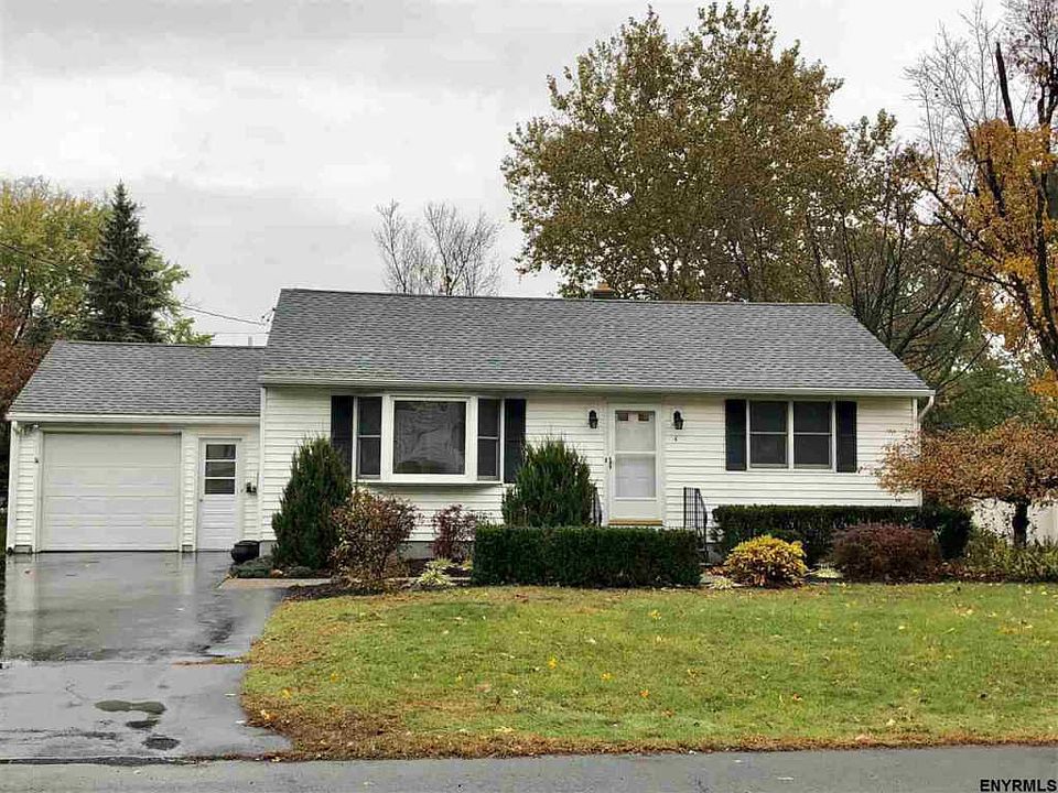 1st image of 4 Carol Ann Dr