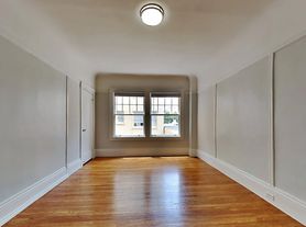 1040 Sutter, Studio