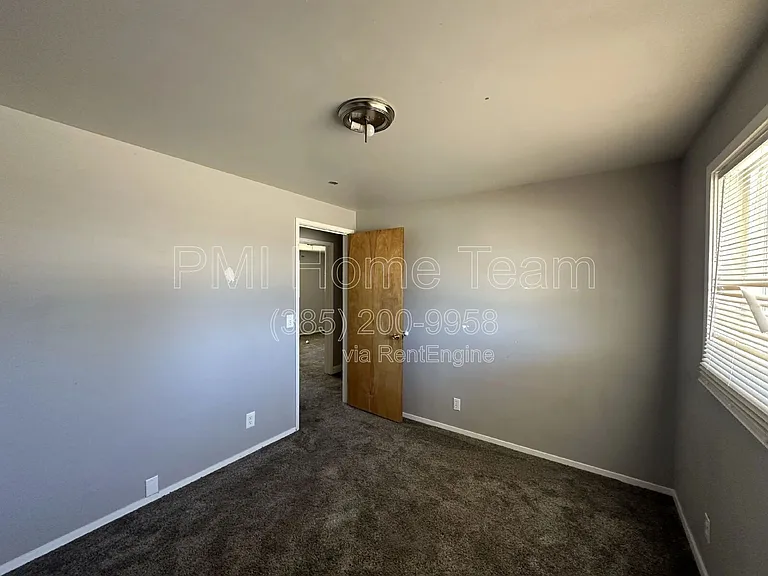 273 E Laker Way — Photo 5