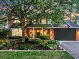 4 Heritage Grove Cres, Ottawa, ON K2S1R2