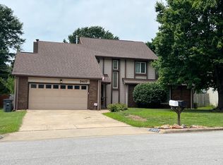 3417 S Kings Ave, Springfield, MO 65807