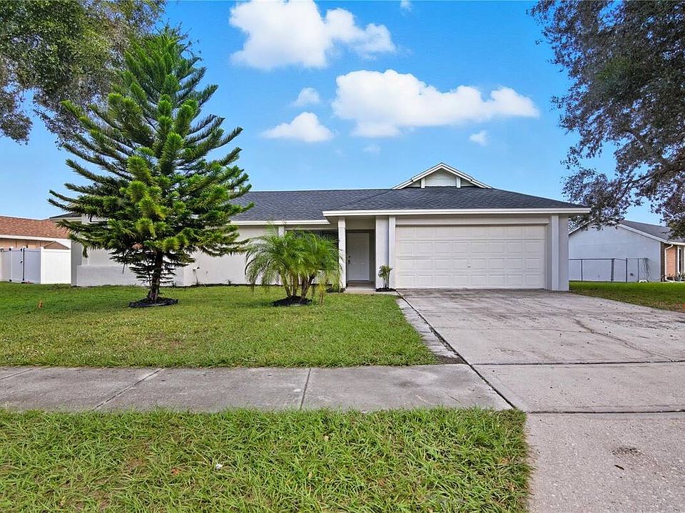 1st image of 205 Red Maple Dr