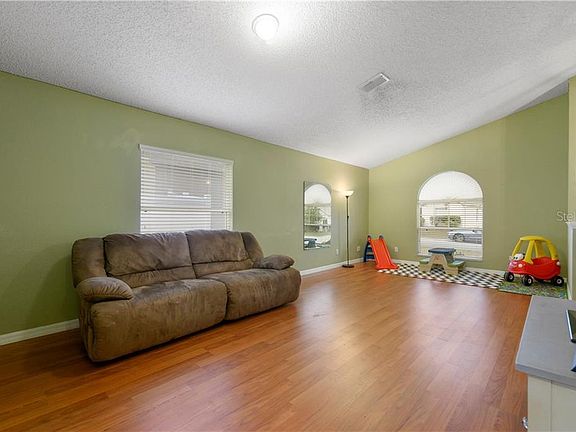 5th image of 564 Delancey Dr