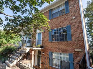 957 S Rolfe St #B, Arlington, VA 22204