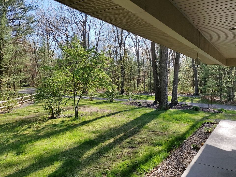 2nd image of 400 E River Rd